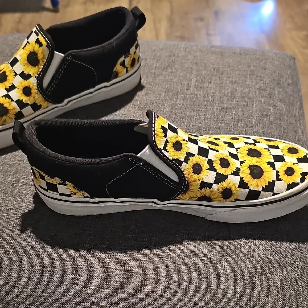 NWOT Vans Sunflower Checkered Slip-On Sneakers Size 5 Women Outdoor Tennis Shoe